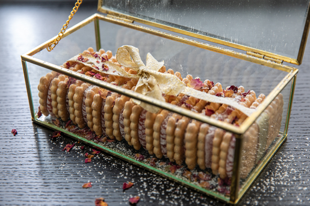 15 Amazing Edible Gifts For Everyone On Your Christmas List - Turkish delight sandwiches